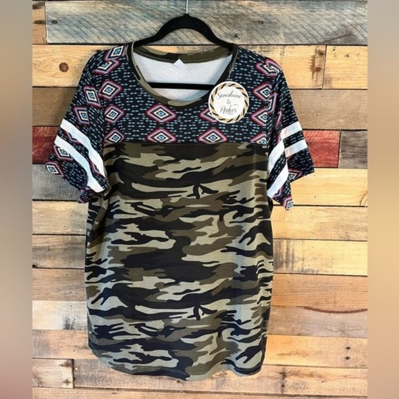 Sunshine & Rodeos Camo And Aztec Print Top Size Large - Picture 1 of 11